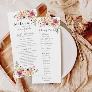 Op de afbeelding: Huwelijksceremonie-welkomst- en bruiloftsfeest-informatiekaart met bloemenontwerp. De kaart bevat de namen Anna Smith en David Steventon, de datum 12 december 2018 en de locatie Vancouver, BC. De kaart bevat ook de namen van de ambtenaar, de begeleiders en andere bruiloftsgasten.