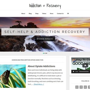 Puede incluir: Página de inicio del sitio web "Addiction & Recovery" con una imagen de banner costero y el texto "SELF-HELP & ADDICTION RECOVERY". La página incluye secciones sobre adicciones a opiáceos y un vídeo sobre buenos hábitos.
