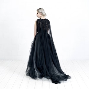 Black bridal cape veil, Rhinestones wedding cape, Wedding cape, lace and tulle cape, Veil alternative, Shoulder veil - TARJA