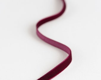 Burgundy Velvet Choker: Elegant Ribbon Necklace
