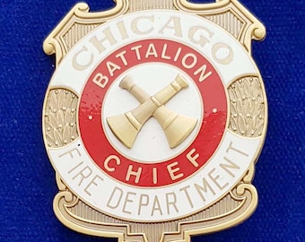 obsolete Chicago Fire Department Badge - Chief