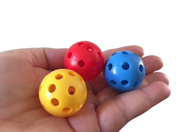 Anzai bungeejumpen gespannen Pack of 12 Plastic Balls With Holes 1 Inch Multicolor - Etsy