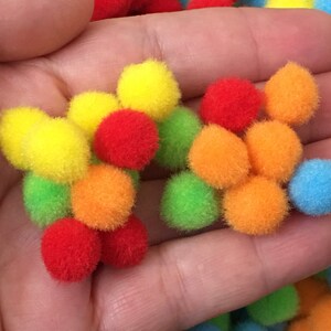 Pack of 30 Mini Pom Poms, 1 cm, Colorful Pompoms for DIY Projects, Kids Crafts Activities, Decorations, Preschool Sensory Bins, Scrapbooking image 3