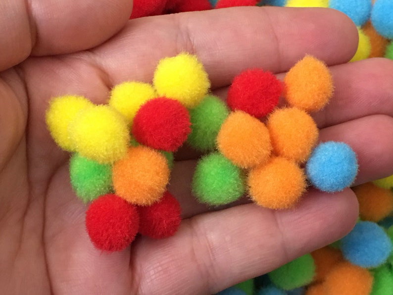 Pack of 30 Mini Pom Poms, 1 cm, Colorful Pompoms for DIY Projects, Kids Crafts Activities, Decorations, Preschool Sensory Bins, Scrapbooking image 3