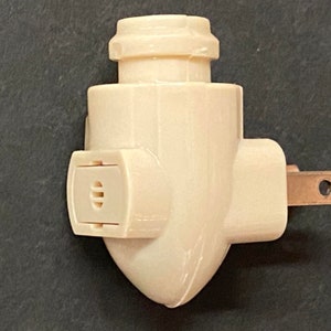 automatic night light plug with photo light sensor switch ivory color