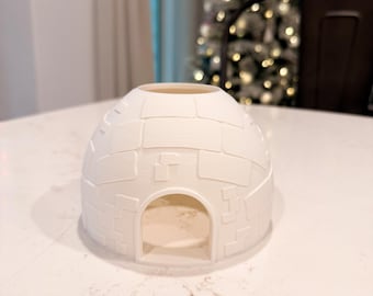 Mini Igloo Prop – Winter Scene Accessory for Holiday Elves