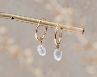 natural upcycled keshi pearl earrings, gold hoop pearl earrings, unique pearl wedding earrings, earrings for bride, bridesmaid earrings