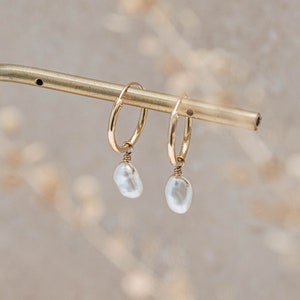 natural upcycled keshi pearl earrings, gold hoop pearl earrings, unique pearl wedding earrings, earrings for bride, bridesmaid earrings