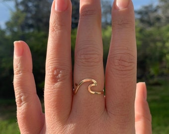 Gold wave ring