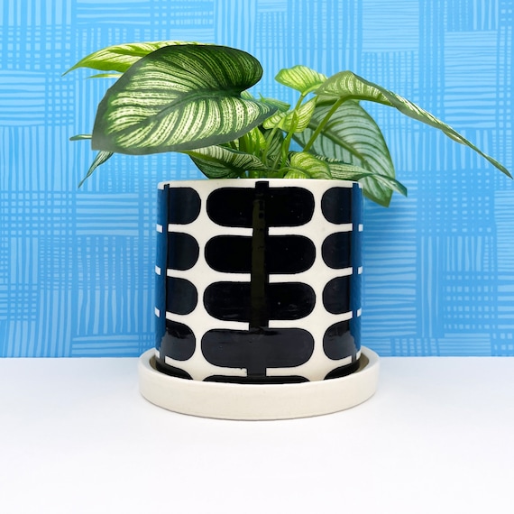 Black Rounded Stripe Ceramic Planter-medium