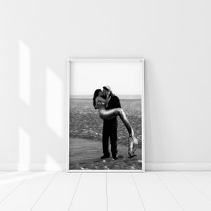 Impression de baiser de sirène, affiche de sirène et de marin, amour de petite sirène, art d'Ariel, photographie nautique, décor côtier, cadeau d'amoureux de la mer