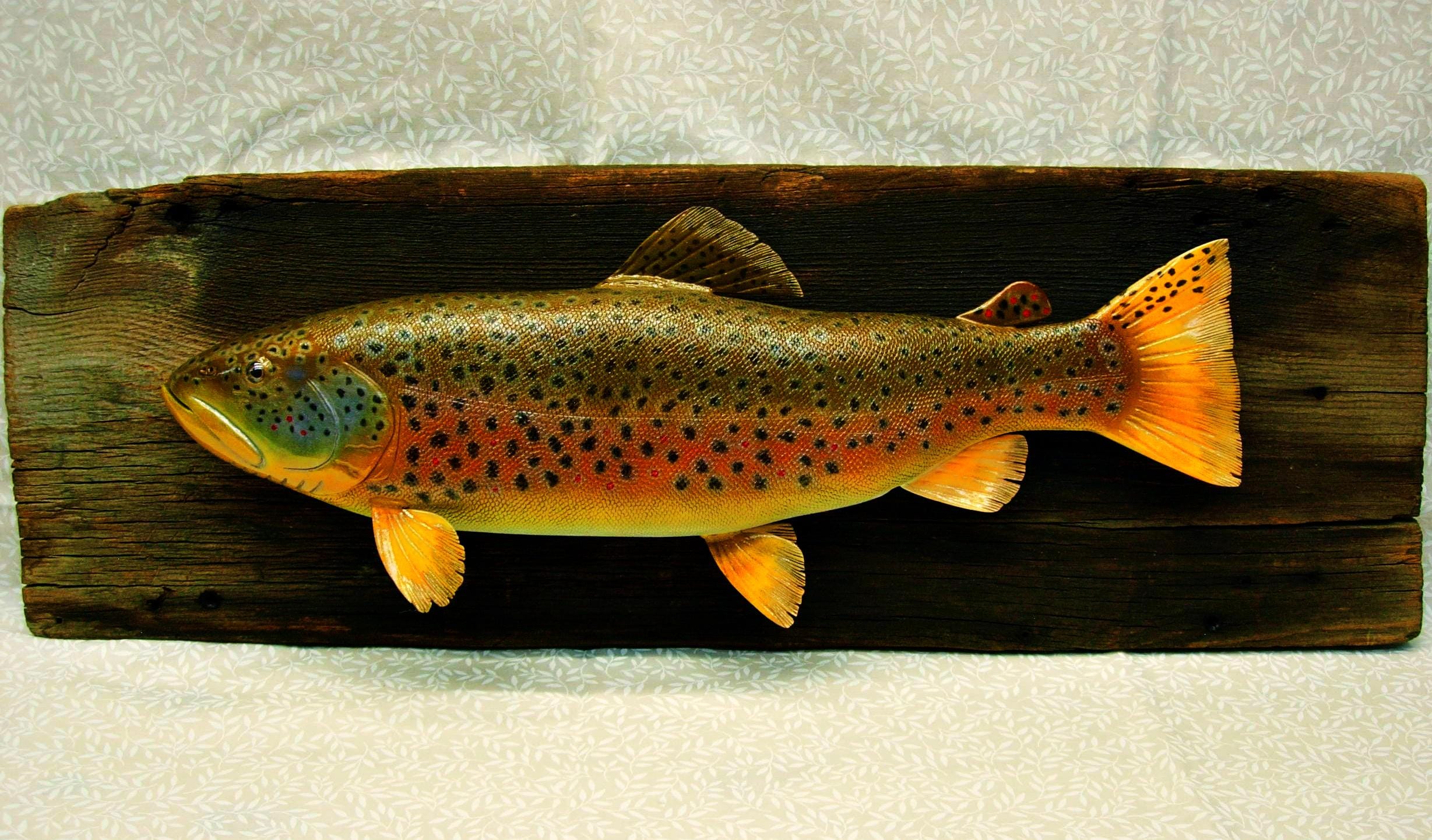 魚の木彫り(ブラウントラウト) Hand Carved Brown Trout Sculpture: Aspen Wood Fishing Art, Cabin