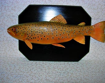 Escultura artesanal de trucha marrón: arte de pesca con mosca de madera de álamo, decoración de cabaña de 45 cm
