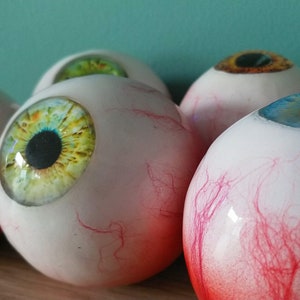 XXL Globe oculaire humain réaliste rond complet disponible en différentes couleurs - armoire de bizarrerie - rareté - trucs effrayants bizarres - bizarreries