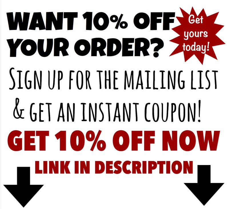 Puede incluir: Texto rojo y negro sobre fondo blanco. El texto dice "WANT 10% OFF YOUR ORDER? SIGN UP FOR THE MAILING LIST & GET AN INSTANT COUPON! GET 10% OFF NOW LINK IN DESCRIPTION". Un estallido de estrella roja con el texto "Get yours today!" est&aacute; en la esquina superior derecha.