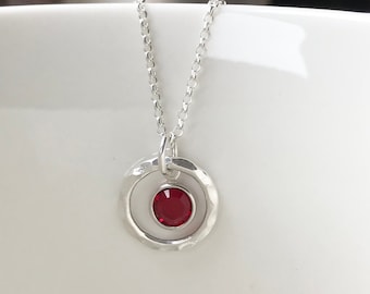 Collier pierre de naissance juillet éternité en argent sterling, pierre de naissance Swarovski rubis, collier personnalisé, collier bague, cadeau pour elle, boutique britannique