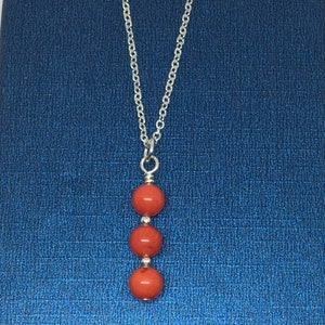 Collier en corail délicat, pendentif en corail, bijoux en corail, collier en argent corail, bijoux en argent rouge, cadeau pour elle, boutique britannique image 2