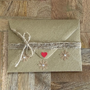 Mini envelope kraft adicional, embrulho especial para presente, barbante e mini flores, envelope marrom C7 Kraft, presente de envelope de joias, loja no Reino Unido