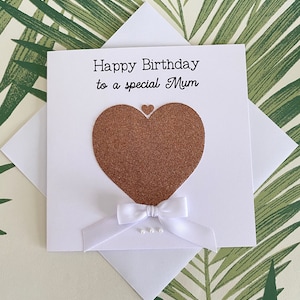 Carte d’anniversaire spéciale maman, cœur scintillant en or rose, ruban de satin et perles - Carte d’anniversaire pour maman, faite à la main, vierge à l’intérieur, Royaume-Uni