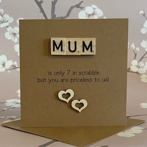 Tarjeta de cumpleaños para mamá, no tienes precio para nosotros, tarjeta de madera con fichas de Scrabble para mamá, tarjeta Kraft rústica reciclada, tienda hecha a mano en el Reino Unido