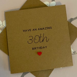 Tarjeta de 30 cumpleaños, ¡Que tengas un increíble 30 cumpleaños! Tarjeta para ella, hecha a mano en papel kraft reciclado, interior en blanco, tienda del Reino Unido.