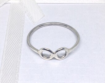 Elegant Infinity-ring i sterlingsilver, Infinity-ring i silver, Staplingsring, Åttoring, Modern ring, Sterling Silver