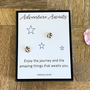 Sterling Silber Weltkarte Ohrstecker, Planet Erde-zierliche Globus Ohrstecker, Abenteuer erwartet, Studenten-Abschluss-Geschenk für Sie, UK Shop