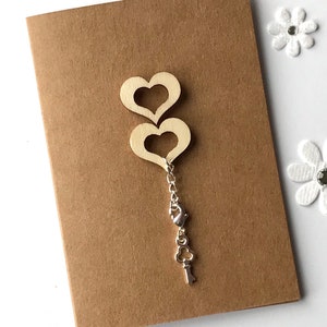Keepsake llave de plata Charm Card, Blank Inside, Key Charm Card, New Beginnings, New Home, Well Done, Brown Kraft Card, Friendship, Just to Say