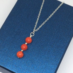 Collier en corail délicat, pendentif en corail, bijoux en corail, collier en argent corail, bijoux en argent rouge, cadeau pour elle, boutique britannique image 1