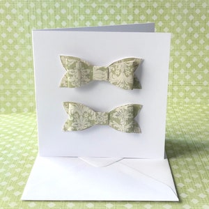 Papillon a tema Card, Gentleman Floral Bow Tie, Birthday Card per lui, Friendship Card, Blank Inside Card, Men - Boys Card, UK Shop