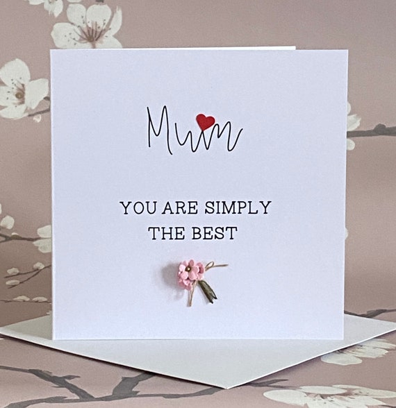 UK Greetings Muttertagskarte – 'What Is A Mum?' Design, Mit Folienprägung & Band, 16,5x25,4 Cm