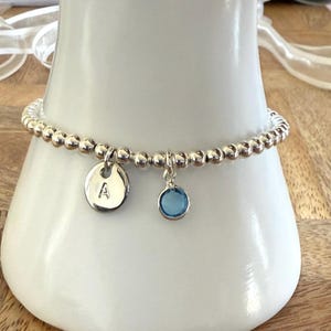 Pulsera de plata con inicial personalizada y piedra de nacimiento, pulsera elástica de plata, regalo para cumpleaños, amiga, madre o hermana, tienda del Reino Unido