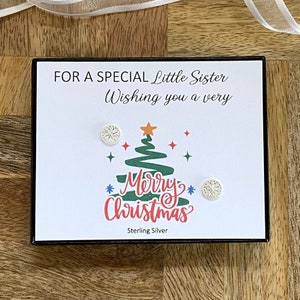 Orecchini a fiore in argento sterling della sorellina per Natale, idea regalo per la sorellina di buon Natale, orecchini a bottone con fiore in argento, confezione regalo