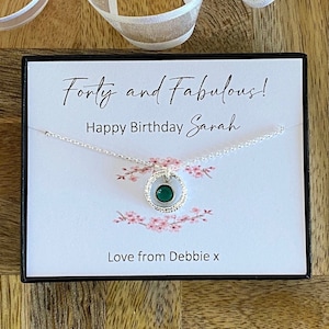 Srebrny naszyjnik na 40 urodziny, spersonalizowany naszyjnik Forty and Fabulous 4 Circle, biżuteria Swarovski Birthstone, 40 urodziny, Wielka Brytania