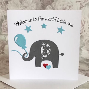 Welkom bij de World Little One Card, Sweet New Baby Boy Card, Cute Elephant, Stars, Heart and Balloon Themed Card, Handgemaakt, UK Shop