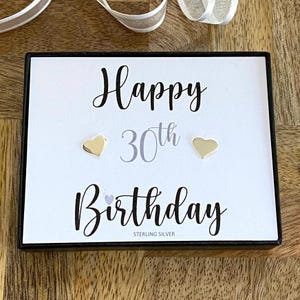 30. Sterling Silber Herz Ohrstecker, zierliche Herz Ohrring, 30. Geburtstagsgeschenk, Damen Minimalist Ohrringe, Geschenk-Box, Zitat Karte, UK