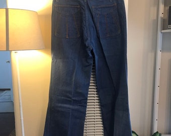 Amazing vintage bell bottom Brittania jeans with back pocket detailing