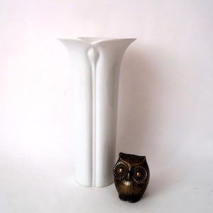 Vintage white glazed porcelain vase series Corso Cnospa made by Arzberg, mid century modern white porcelain vase,  West Germany 70s vase