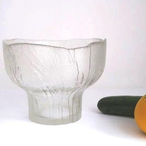 Glass bowl, colorless glass bowl, fruit bowl, mid century finland glass art, Heiniä Kainalossa, design by Kaija Aarikka for Humppila,