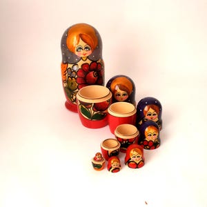 Large nesting matryoshka dolls, 7 hand painted wooden dolls, babushka russian vintage, 90s Zagorsk folk art mid century wooden nesting doll