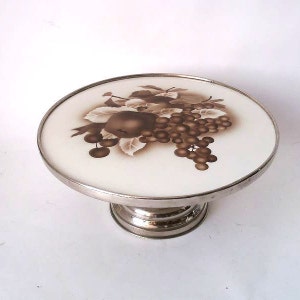 1930s art deco cake stand, vintage cake plate, side table art deco centerpiece, porcelain trivet stand, aerography cake plate, Spritzdekor