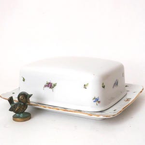 Vintage butter dish made of white porcelain from the 1950s with period-typical Scattered flower décor Seltmann Weiden Bavaria Germany