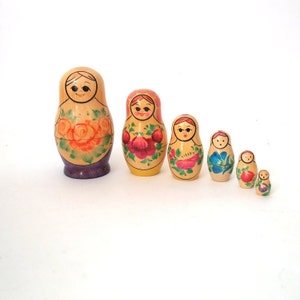 Nesting doll, matryoshka dolls, hand painted wooden dolls, babushka, russian vintage, 60s Zagorsk folk art, mid century wooden nesting doll