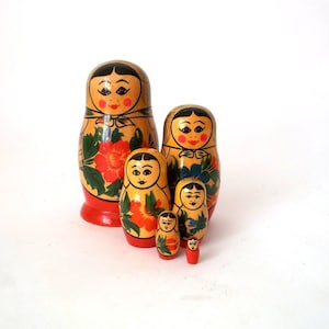 Nesting doll, matryoshka dolls, hand painted wooden dolls, babushka, russian vintage, 60s Zagorsk folk art, mid century wooden nesting doll