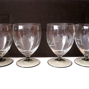 Set of 4 liqueur glasses, small liqueur glass handcut decor, set of 4 cognac glasses, vintage barware, mcm 60s glasses retro party