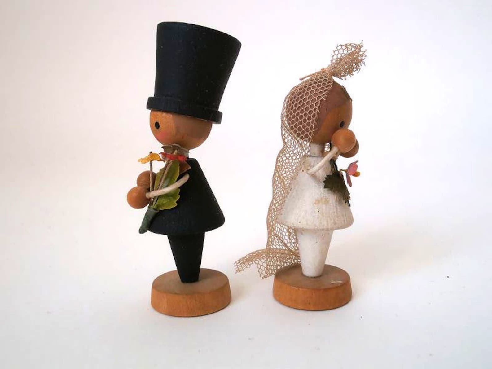 tiny bride and groom figurines