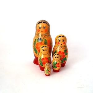Nesting doll, matryoshka dolls, hand painted wooden dolls, babushka, russian vintage, 60s Zagorsk folk art, mid century wooden nesting doll