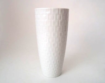 Vintage white glazed porcelain vase made by Heinrich, mid century modern white glazed porcelain vase, op art vase 70s, conical vase