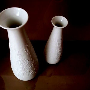 Set of two vintage white bisque AK Kaiser porcelain vases, mid century modern vase, bisque matt white vase, mcm vase, West German WGP 60 70s