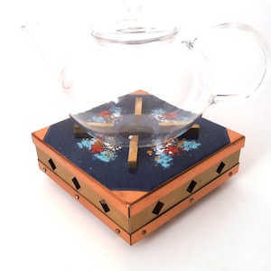 Vintage enamel tea pot warmer, mid century enamel plate warmer, trivet GDR, table decoration, 60s 70s, tea time , portable heater, Stoevchen